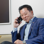 Evitar a exposição solar após uma cirurgia plástica é essencial para garantir a cicatrização adequada e resultados duradouros, explica Milton Seigi Hayashi.