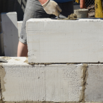 Blocos de concreto para vedação: Quando usar e quais são as vantagens na obra? Confira como essa escolha traz eficiência e qualidade na análise de Valderci Malagosini Machado.