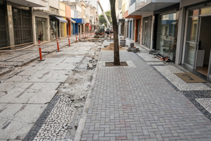 Troca do piso da Rua 13 de Maio começa em Campinas: o que muda para moradores e comércio do Centro